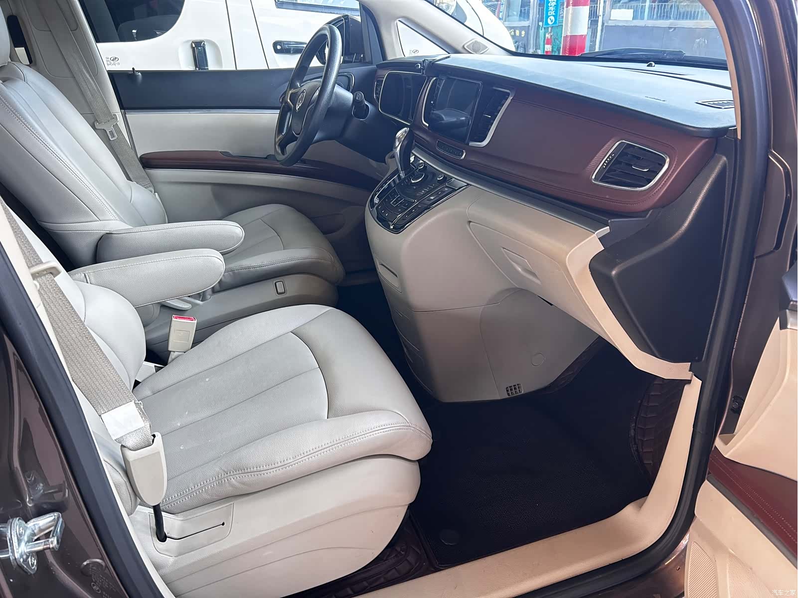 Buick GL8, 2015 7