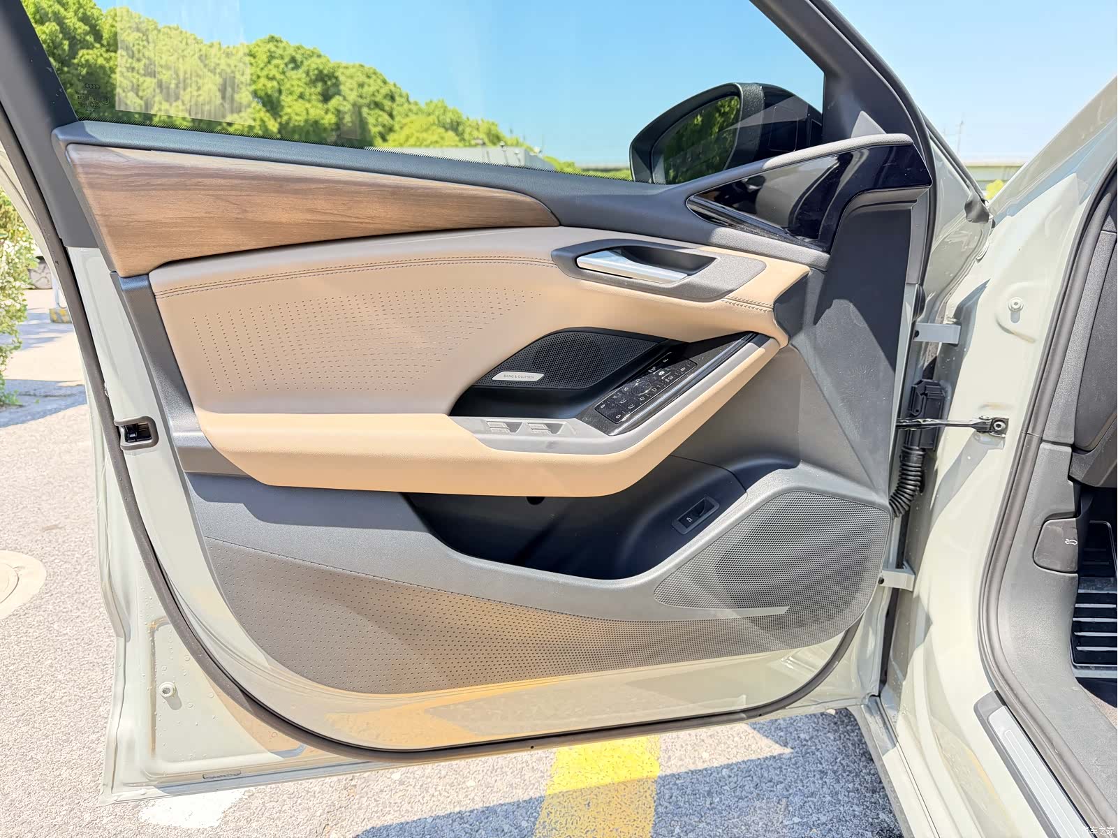 Audi e-tron, 2026 все фото