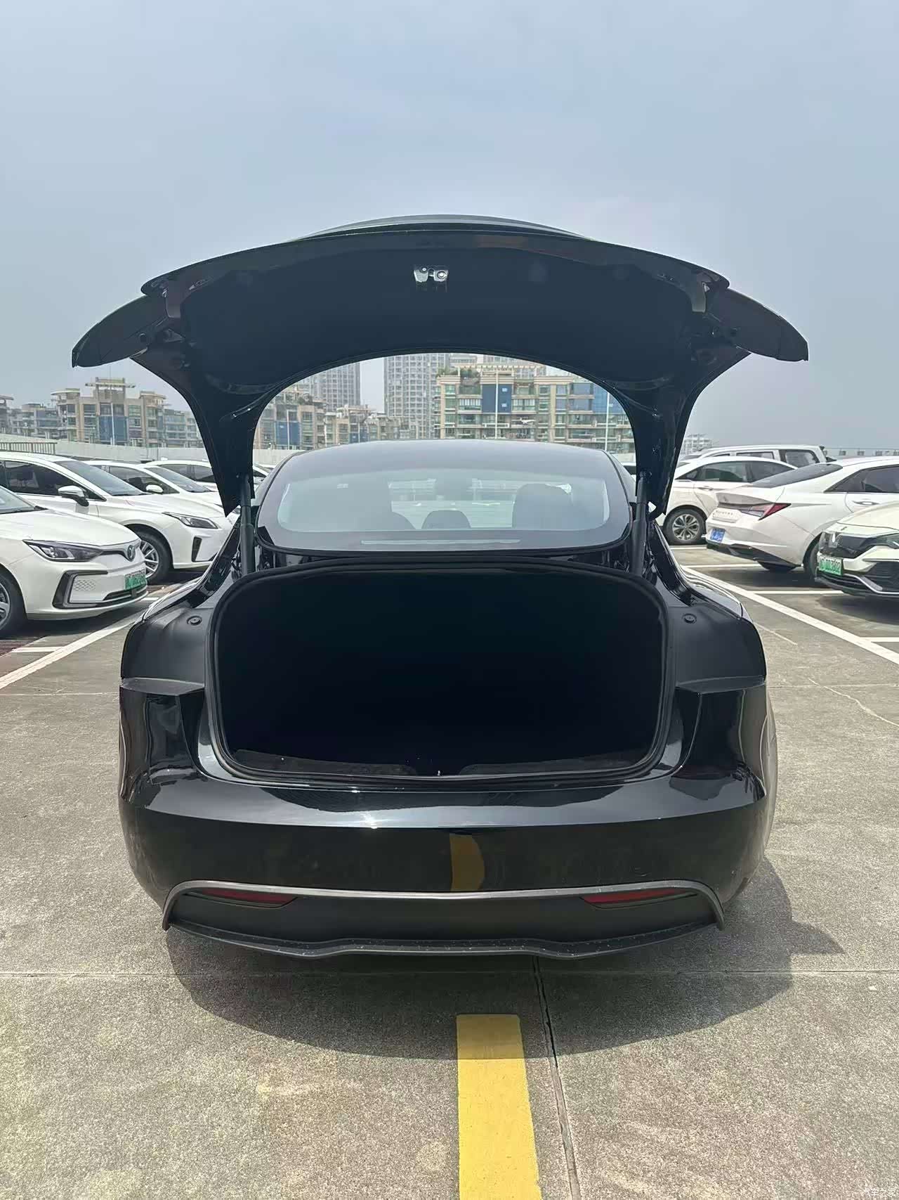 Tesla Model 3, 2026 10