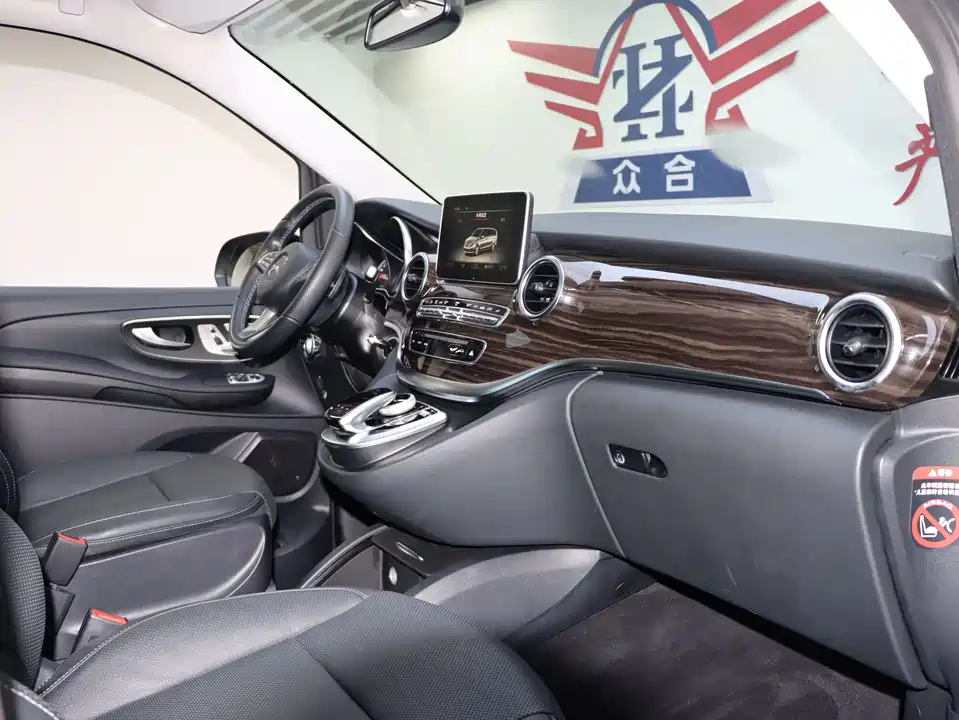 Mercedes-Benz V-class