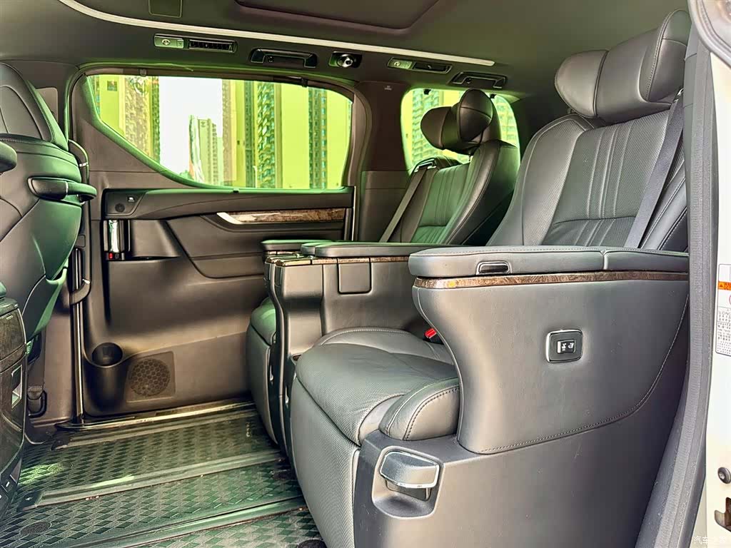 Toyota Vellfire, 2019 12