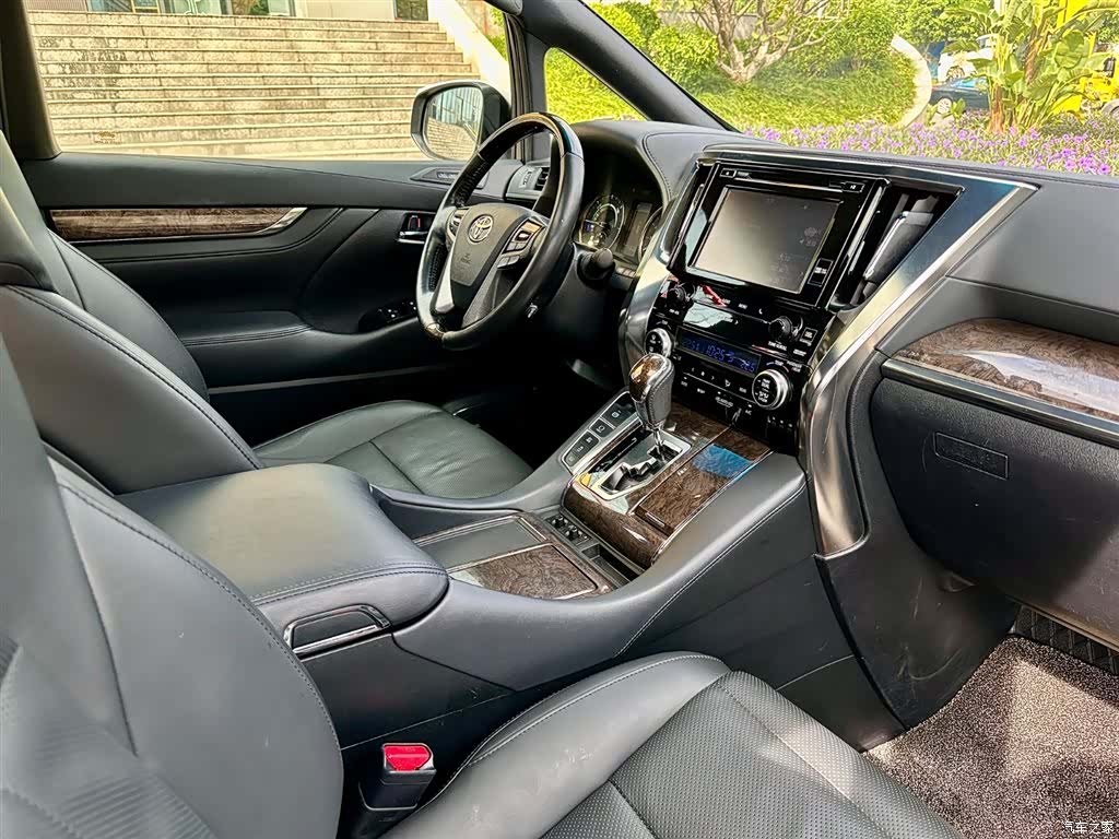 Toyota Vellfire, 2019 11