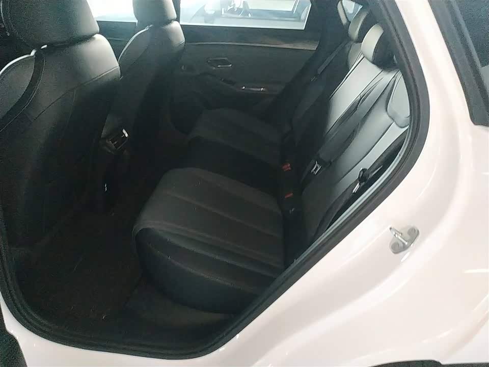 BYD Qin L BYD Qin L