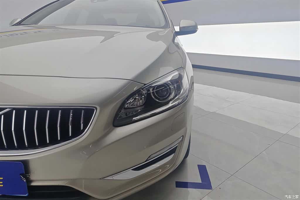 Volvo S60, 2019 все фото