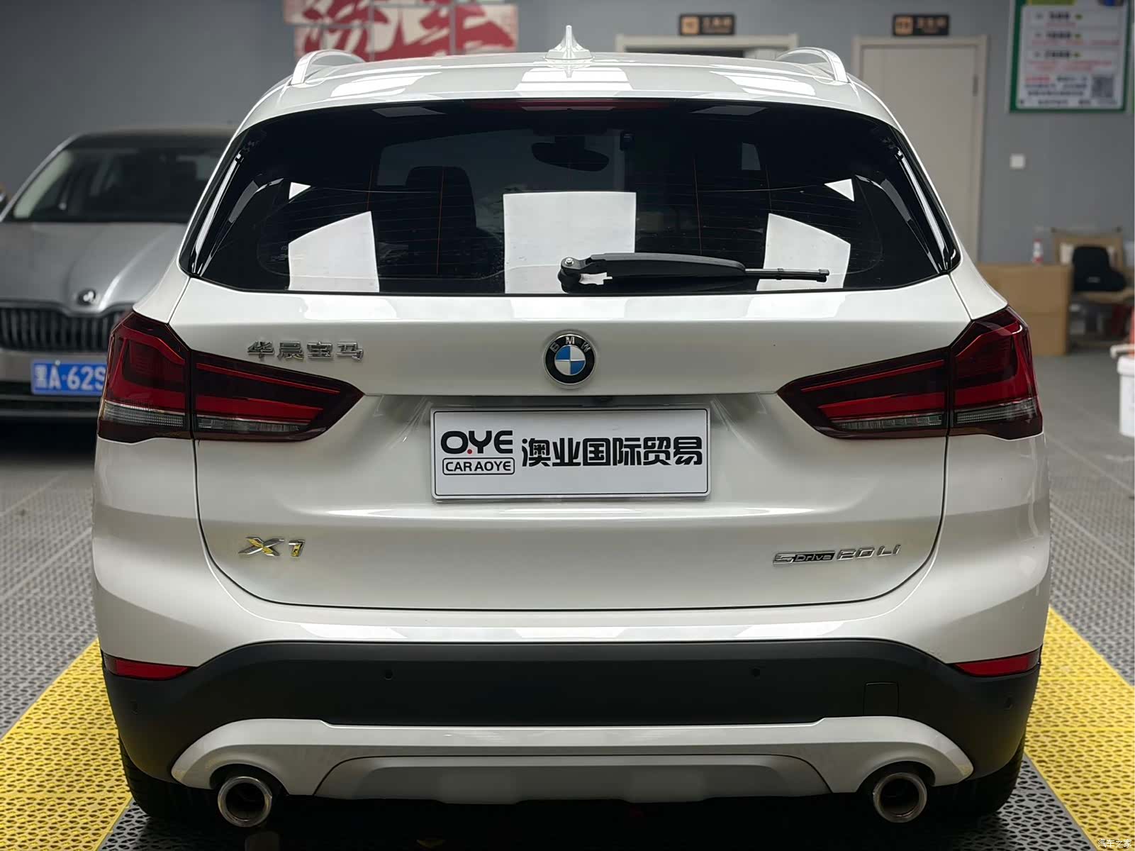 BMW X1, 2022 все фото