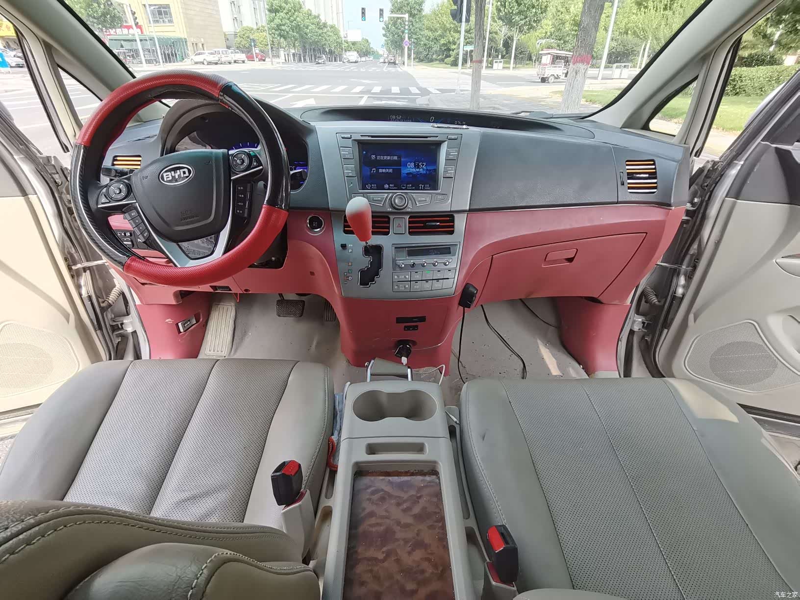 BYD M6, 2015 8