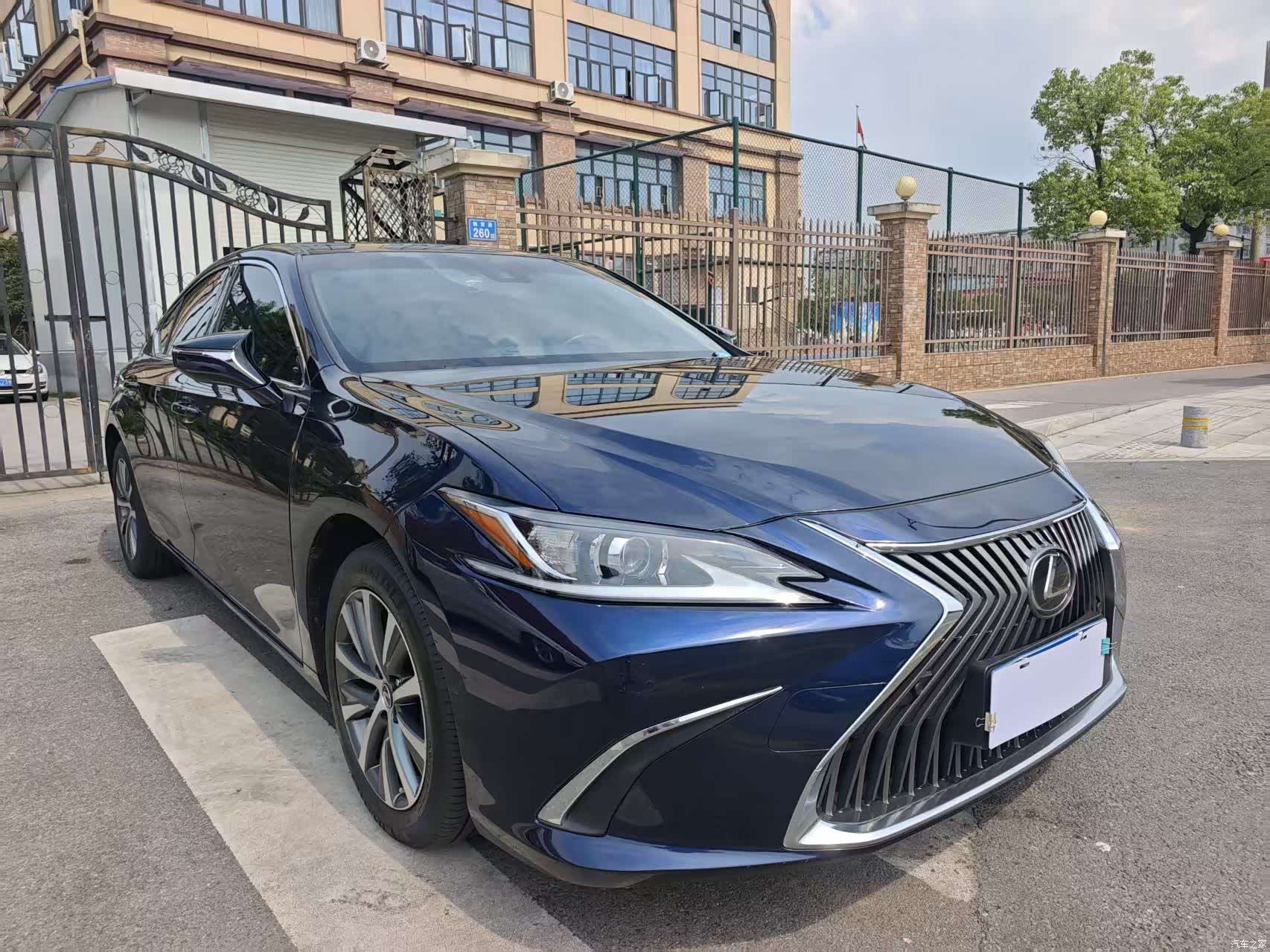 Lexus ES, 2021 3