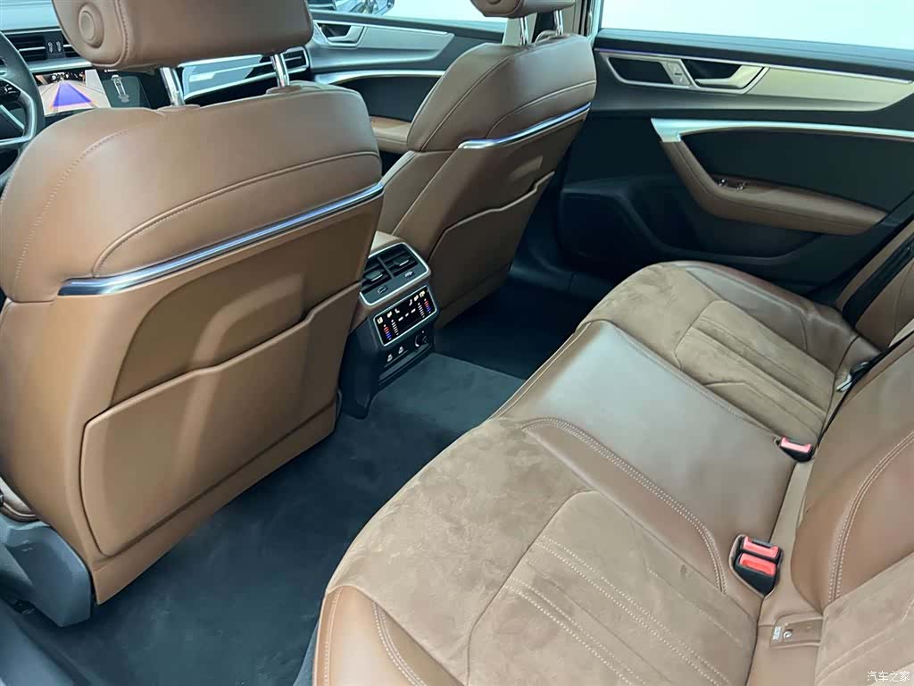 Audi A7L, 2024 14