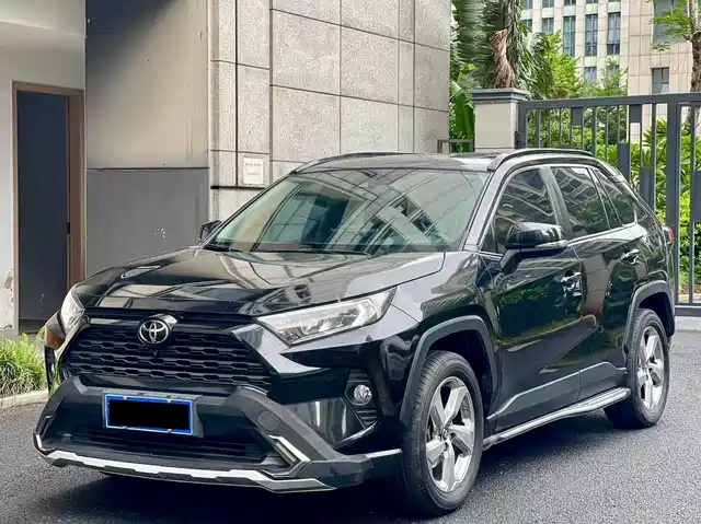 Toyota RAV4 2021 — купить из Китая под заказ