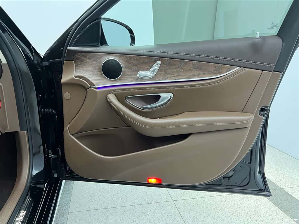 Mercedes-Benz E-Class, 2023 23