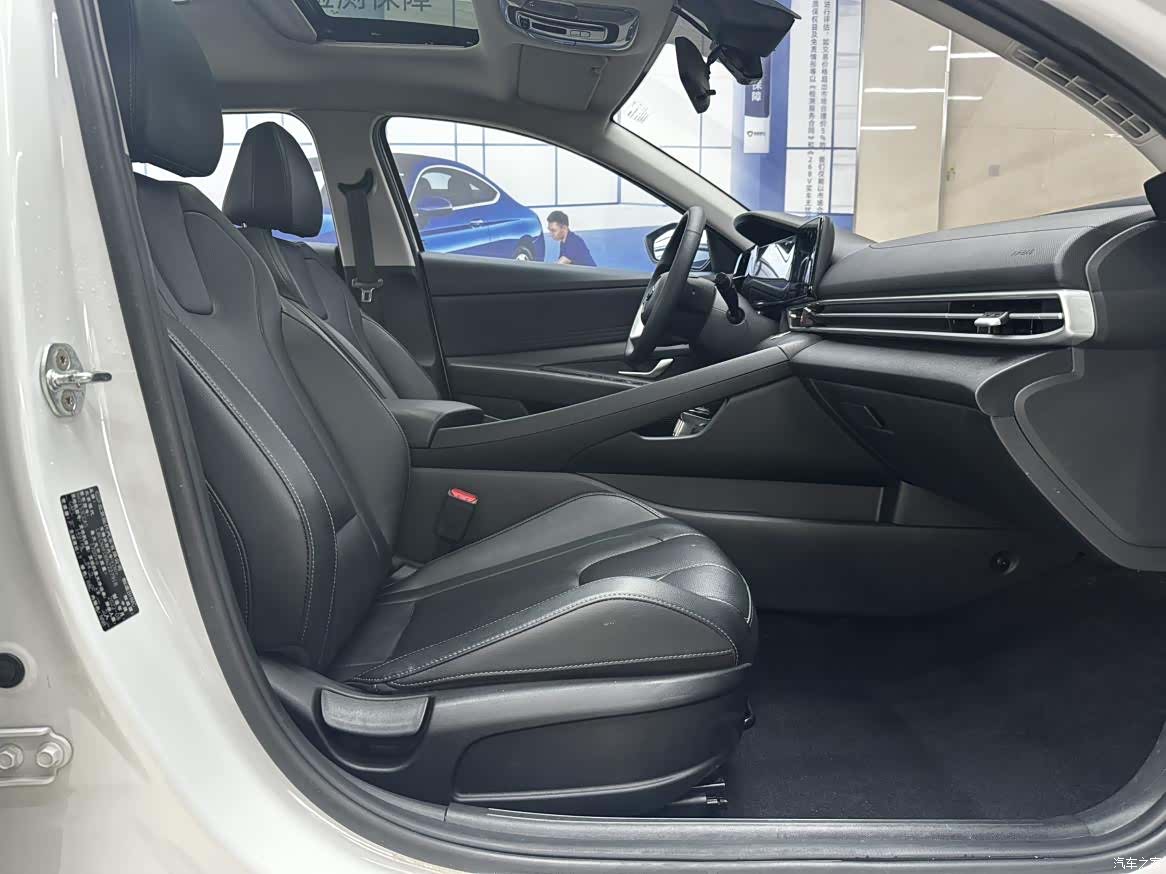 Hyundai Elantra, 2022 10