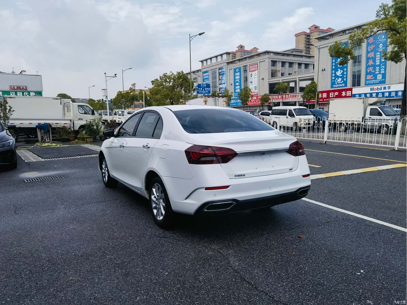 Geely Emgrand, 2022 14