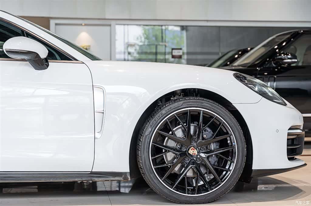 Porsche Panamera, 2023 все фото