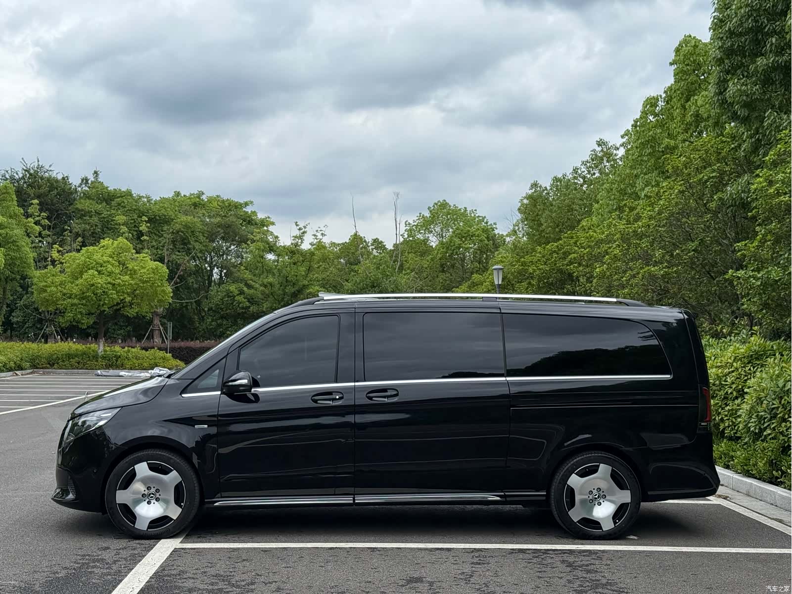 Mercedes-Benz V-Class, 2024 7