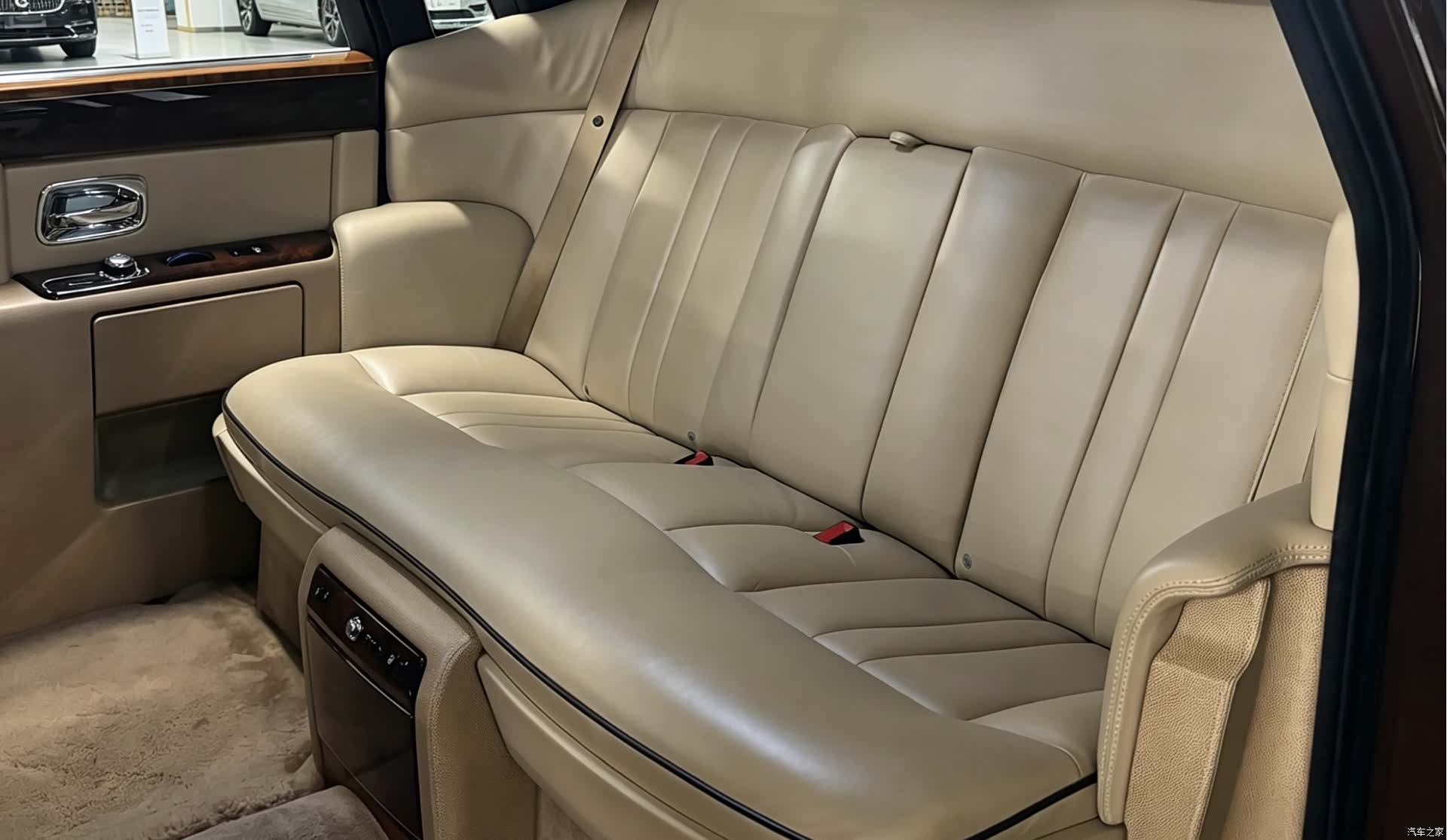 Rolls-Royce Phantom, 2016 7