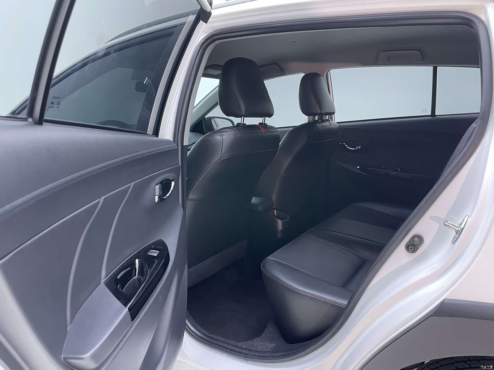 Toyota YARiS L, 2023 26