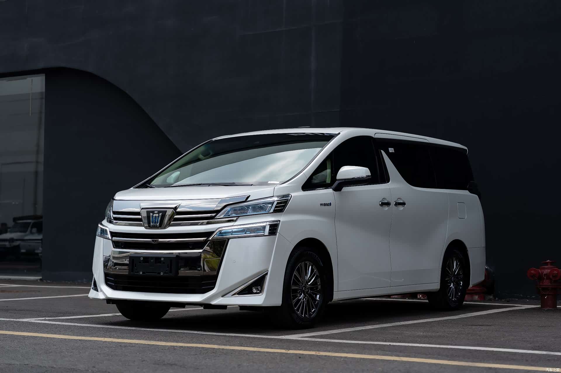 Toyota Vellfire, 2022 3