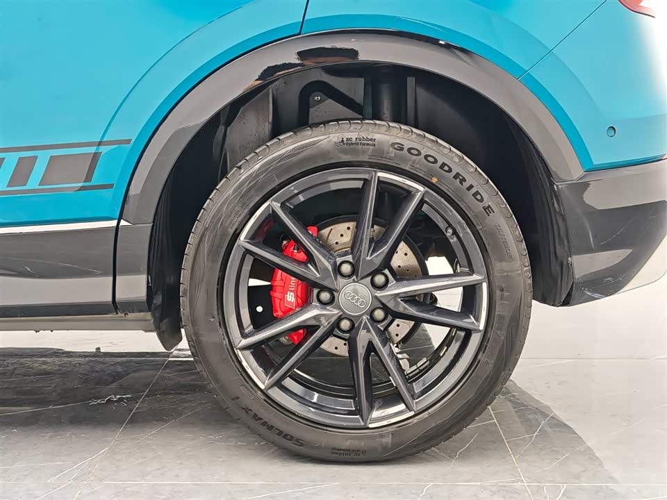 Audi Q2L