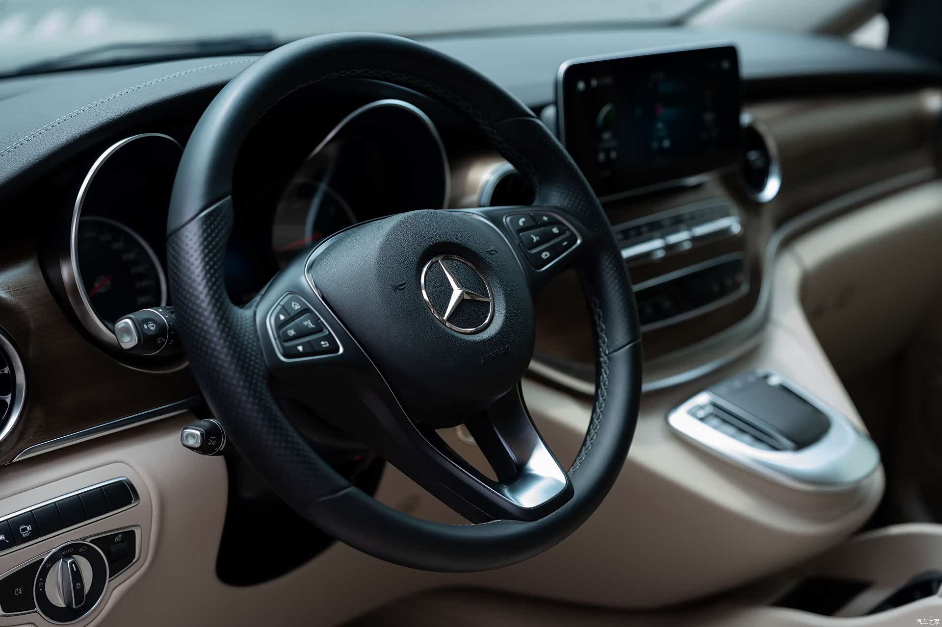 Mercedes-Benz V-Class, 2024 6