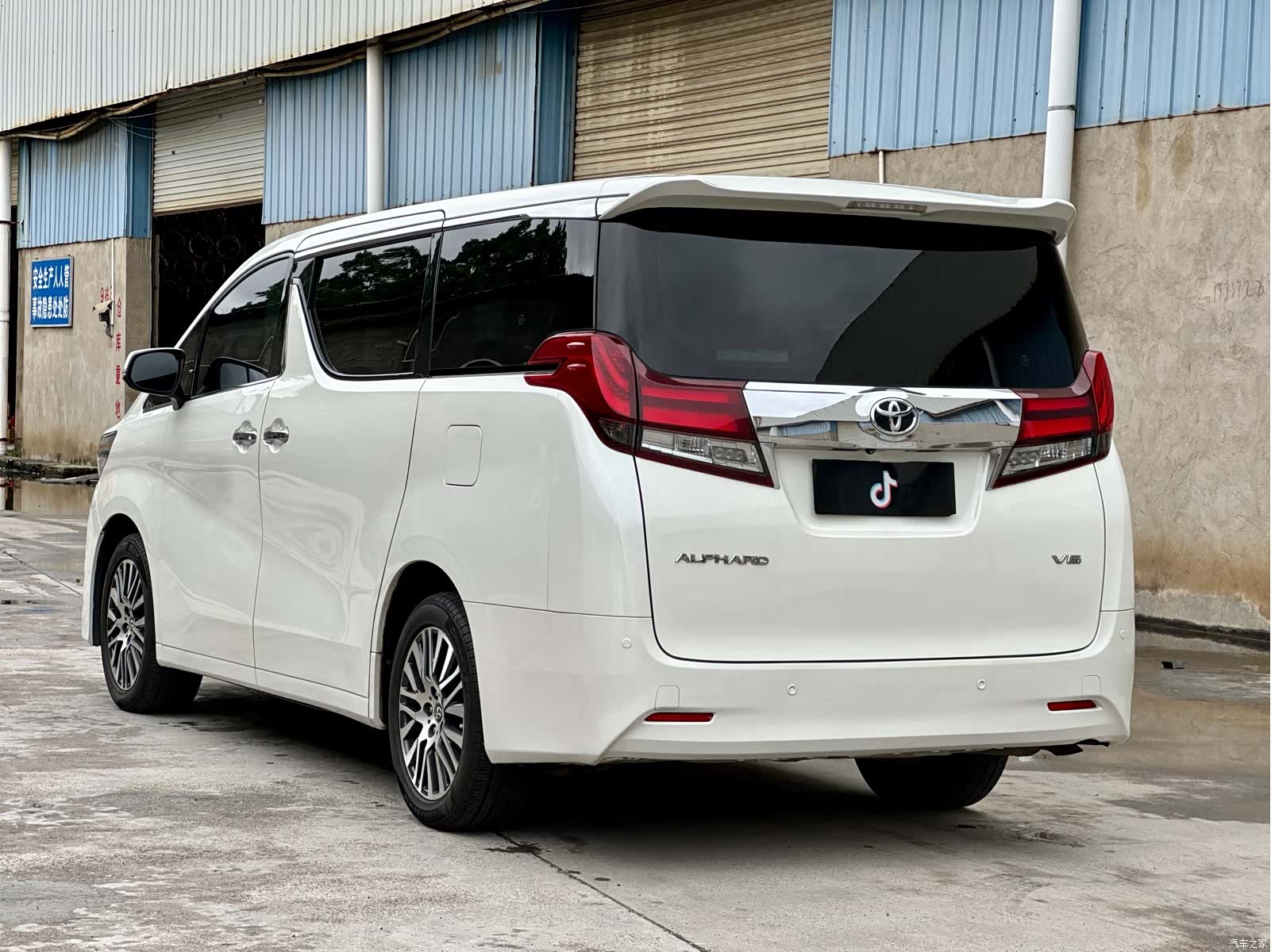 Toyota Alphard, 2016 6