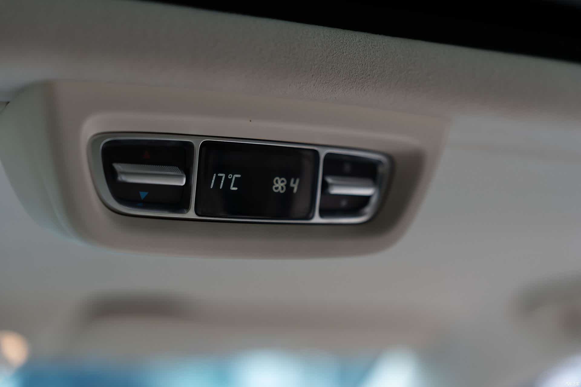 Mercedes-Benz V-Class, 2024 15