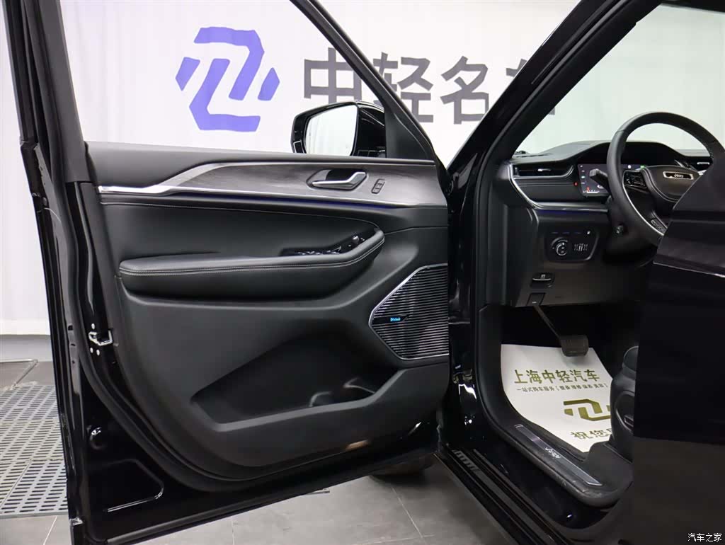 Jeep Grand Cherokee, 2025 все фото