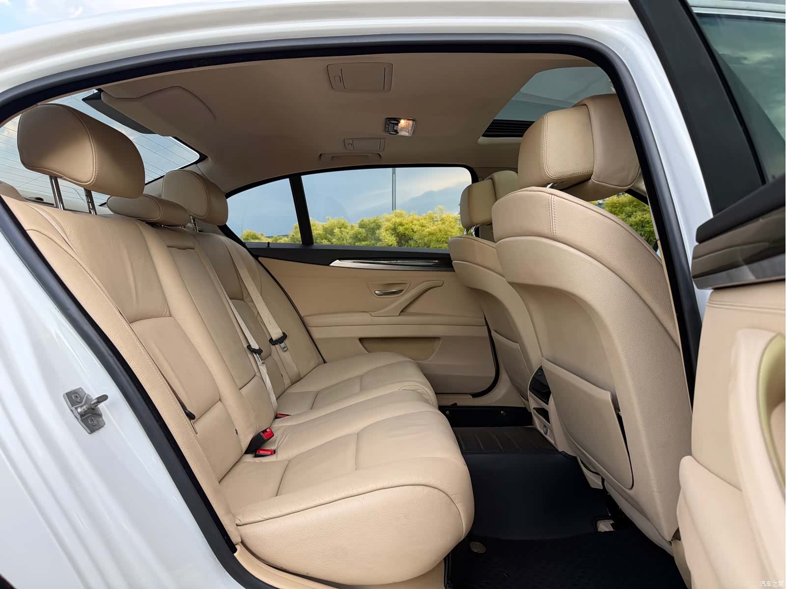 BMW 5 Series, 2012 32