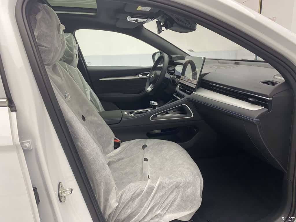 Geely Preface, 2026 18