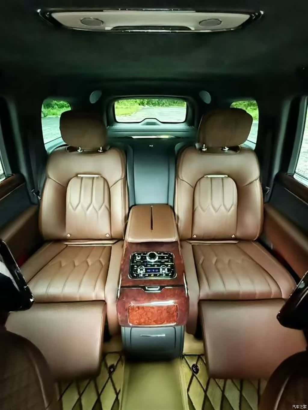 Hongqi 4, 2023 7