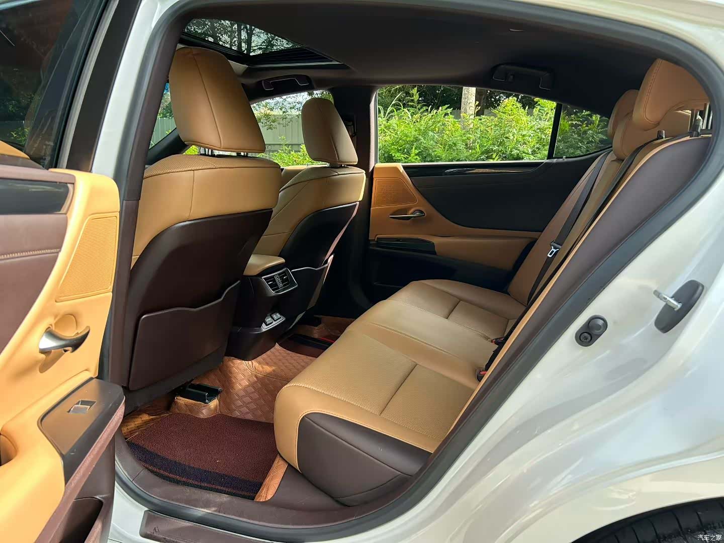 Lexus ES, 2021 9