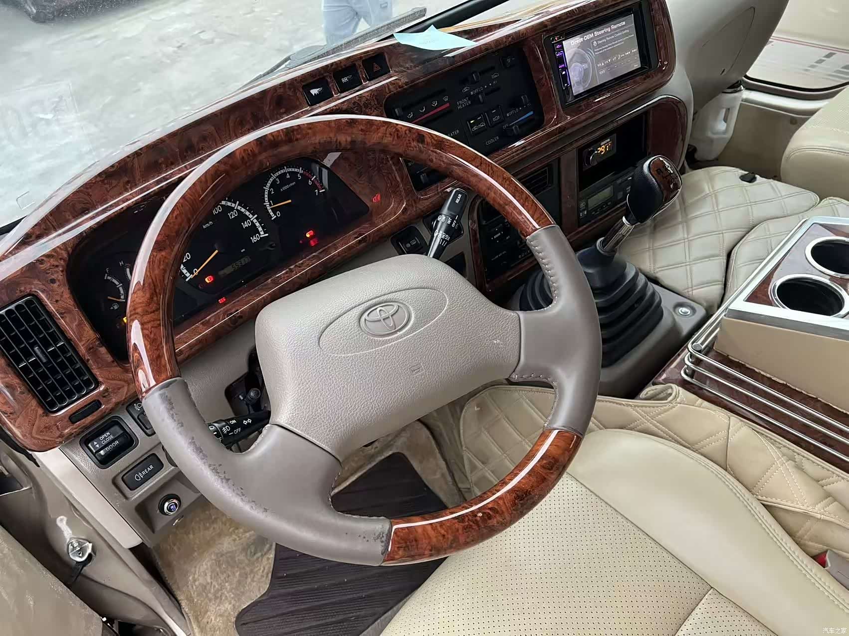 Toyota Coaster, 2017 8