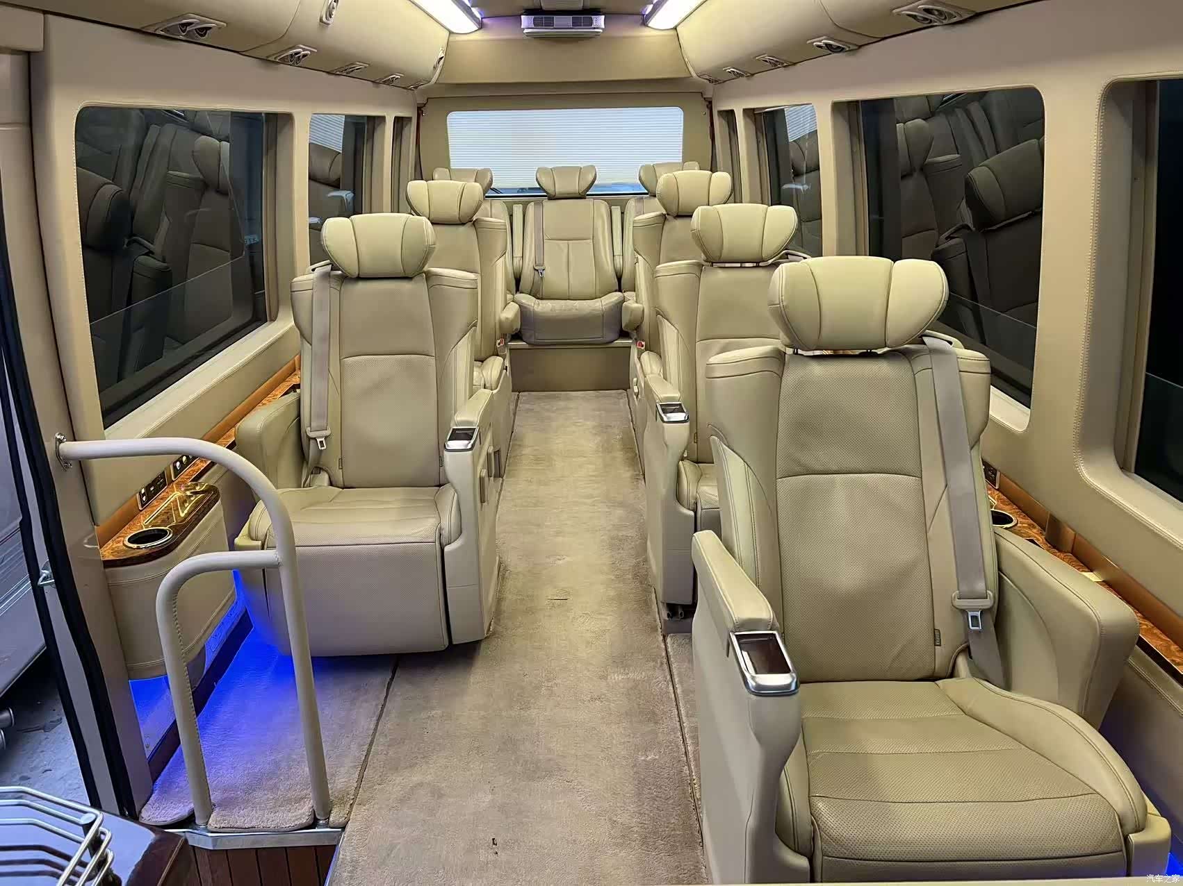 Toyota Coaster, 2017 15