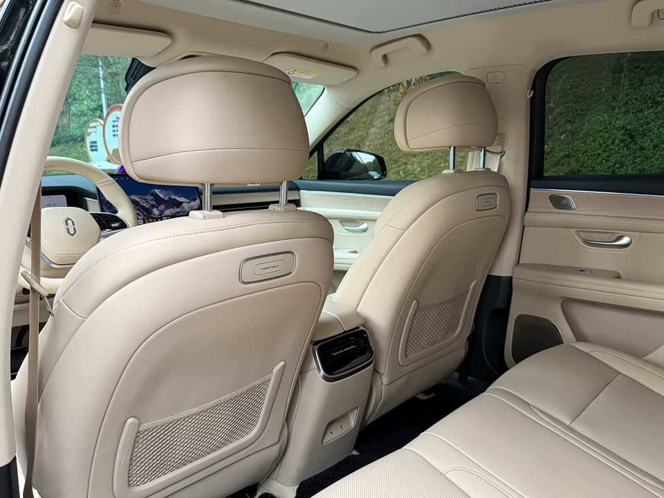 AITO Ask the world M5