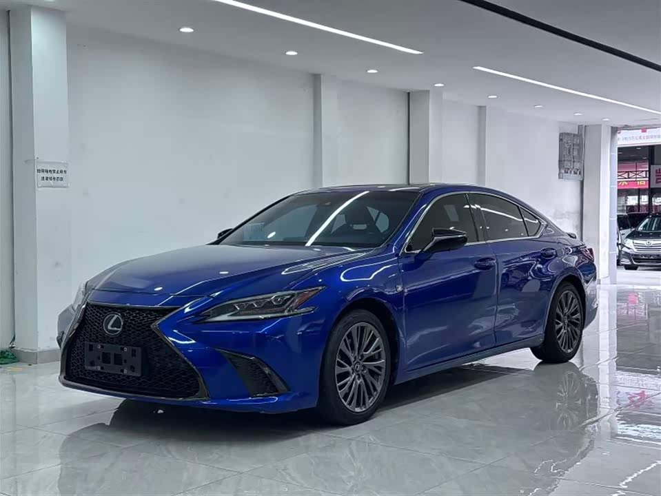 Lexus ES