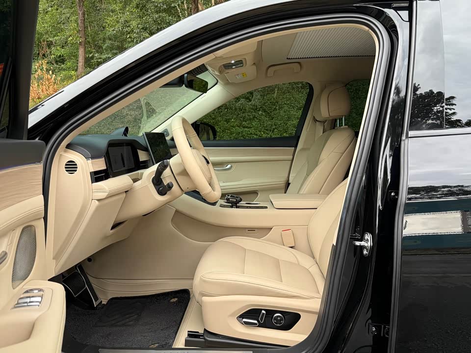 AITO Ask the world M5