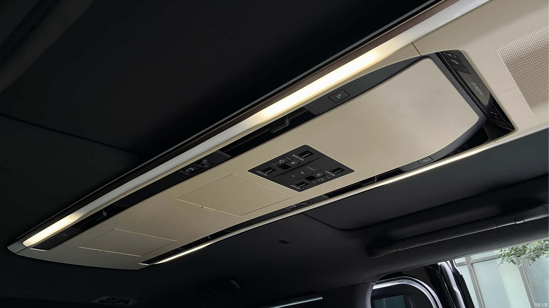 Toyota Alphard, 2024 13