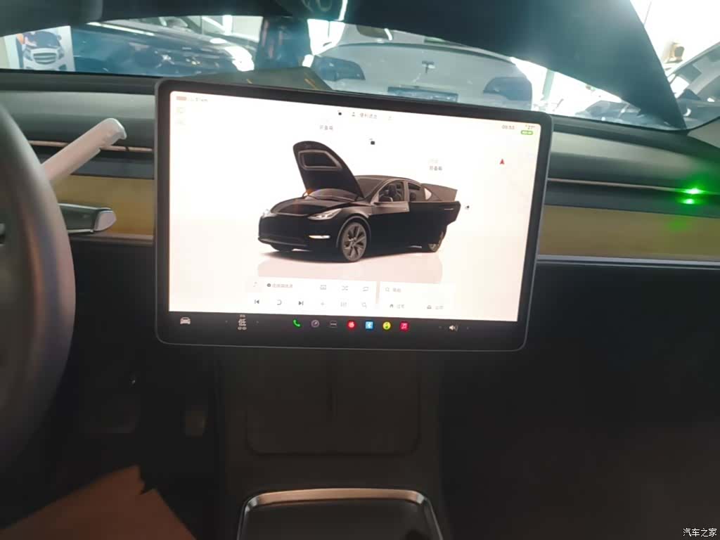 Tesla Model Y, 2023 13