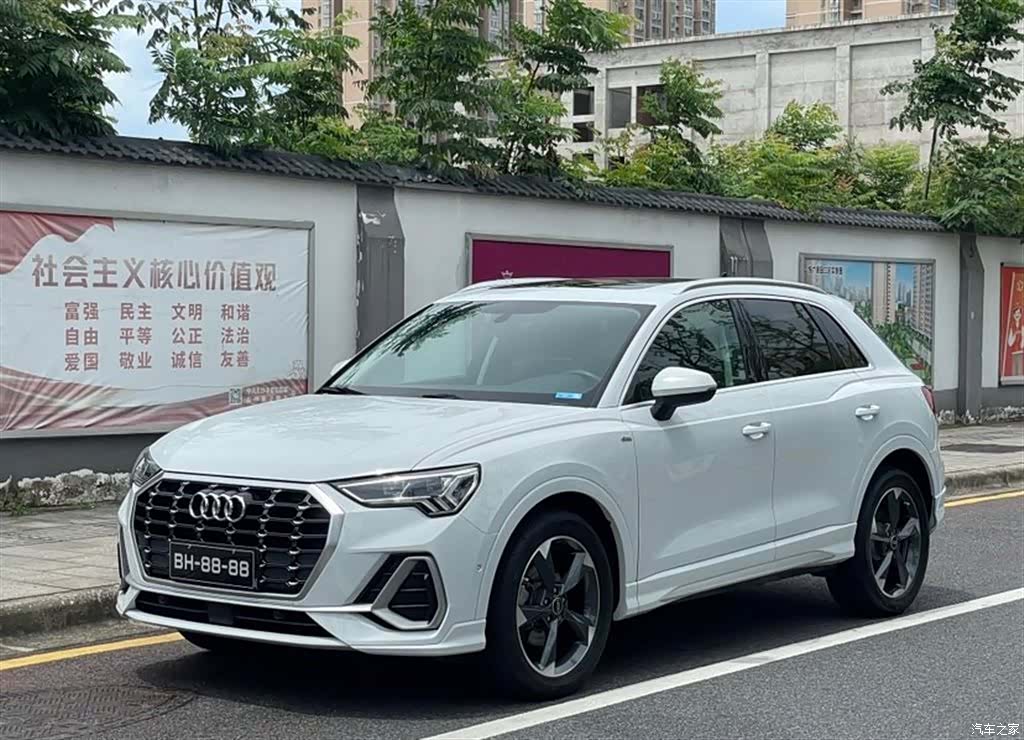 Audi Q3, 2022 1