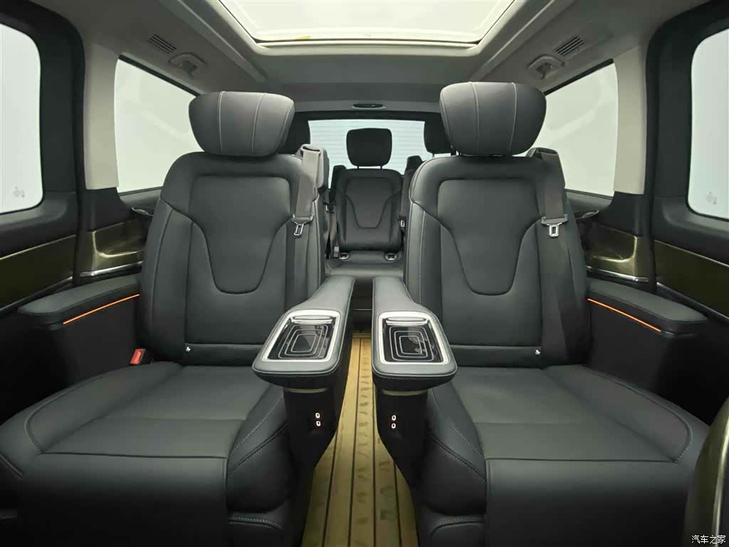Mercedes-Benz V-Class, 2024 26