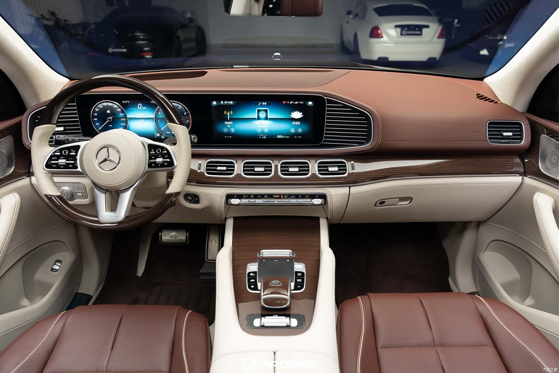 Maybach GLS, 2022 15