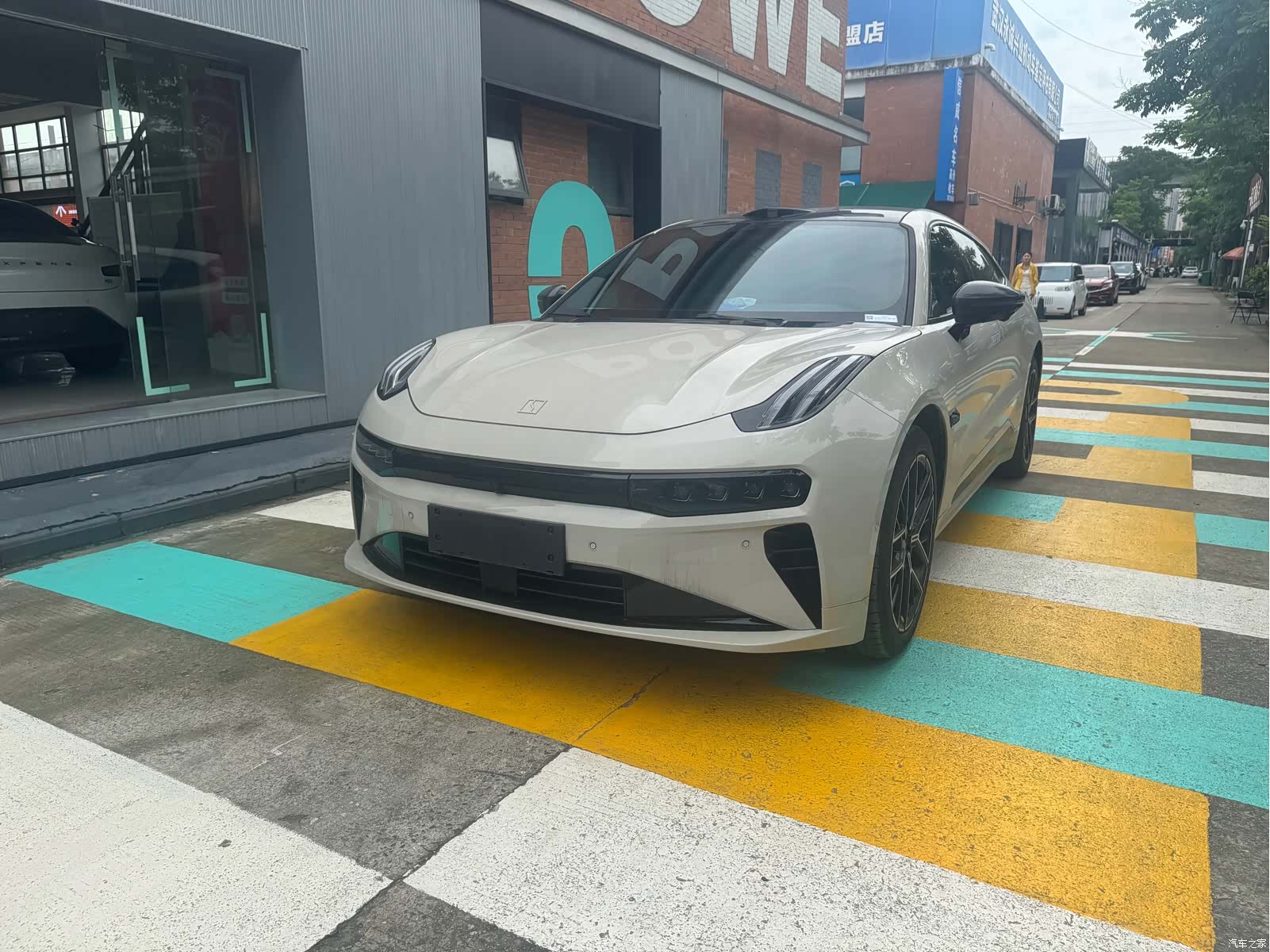 Zeekr 001