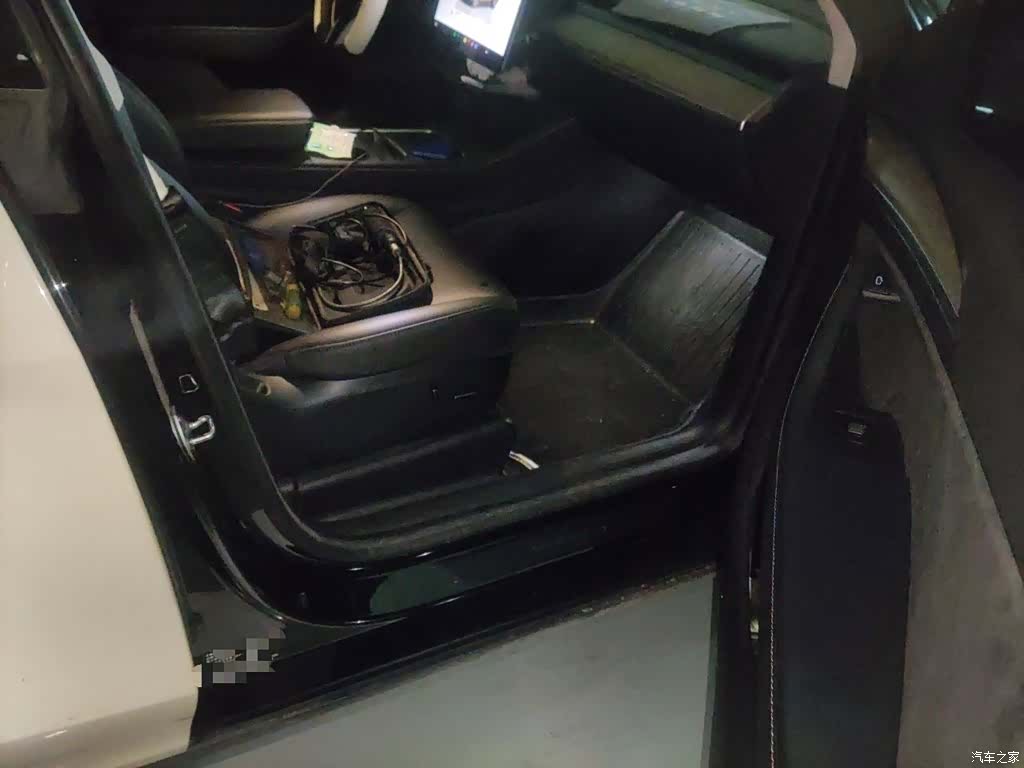 Tesla Model Y, 2023 20