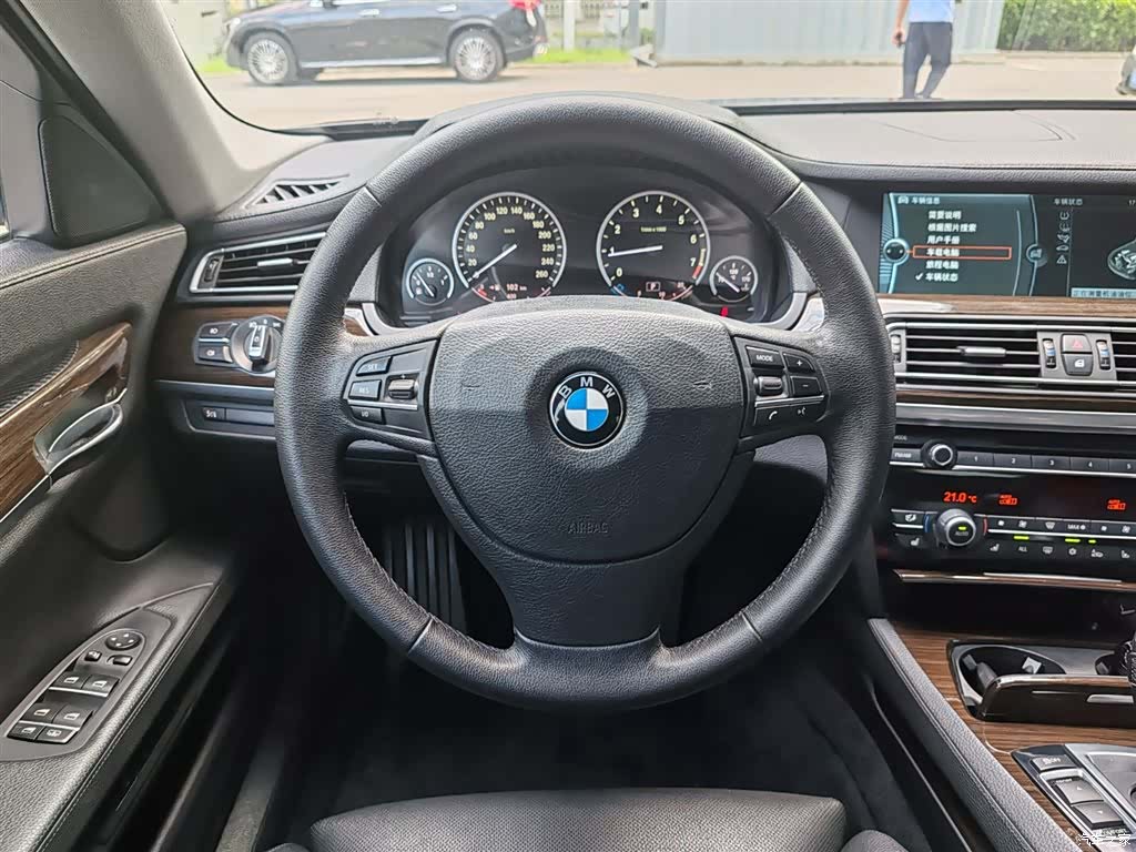 BMW 7 Series, 2011 10