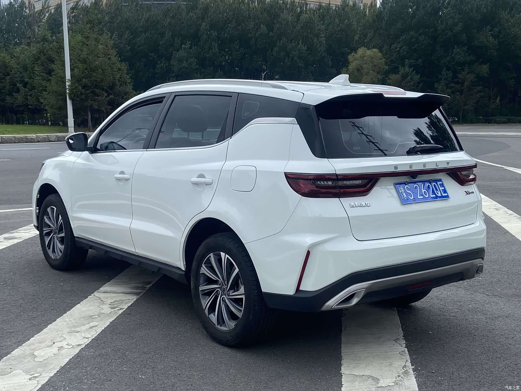 Geely X6, 2022 13