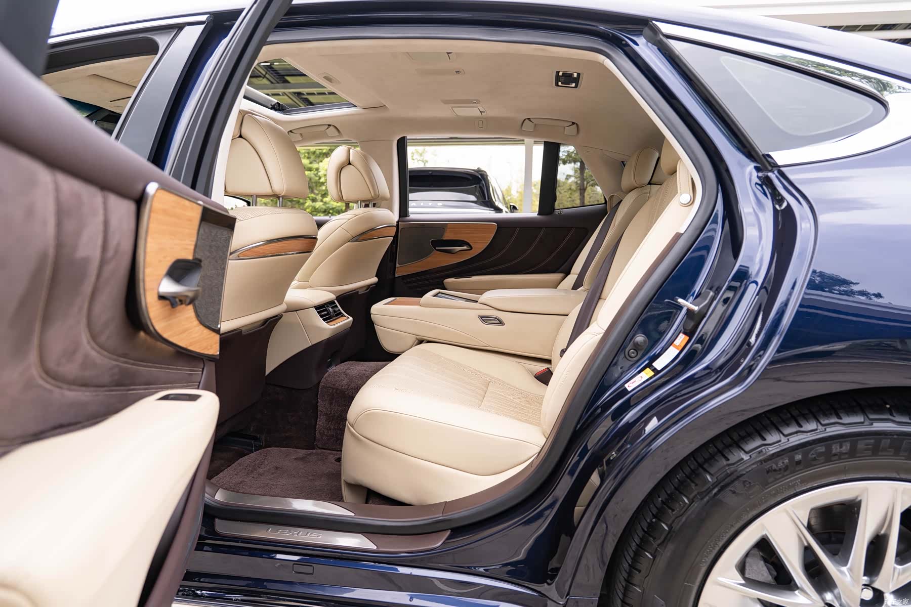 Lexus LS, 2018 10