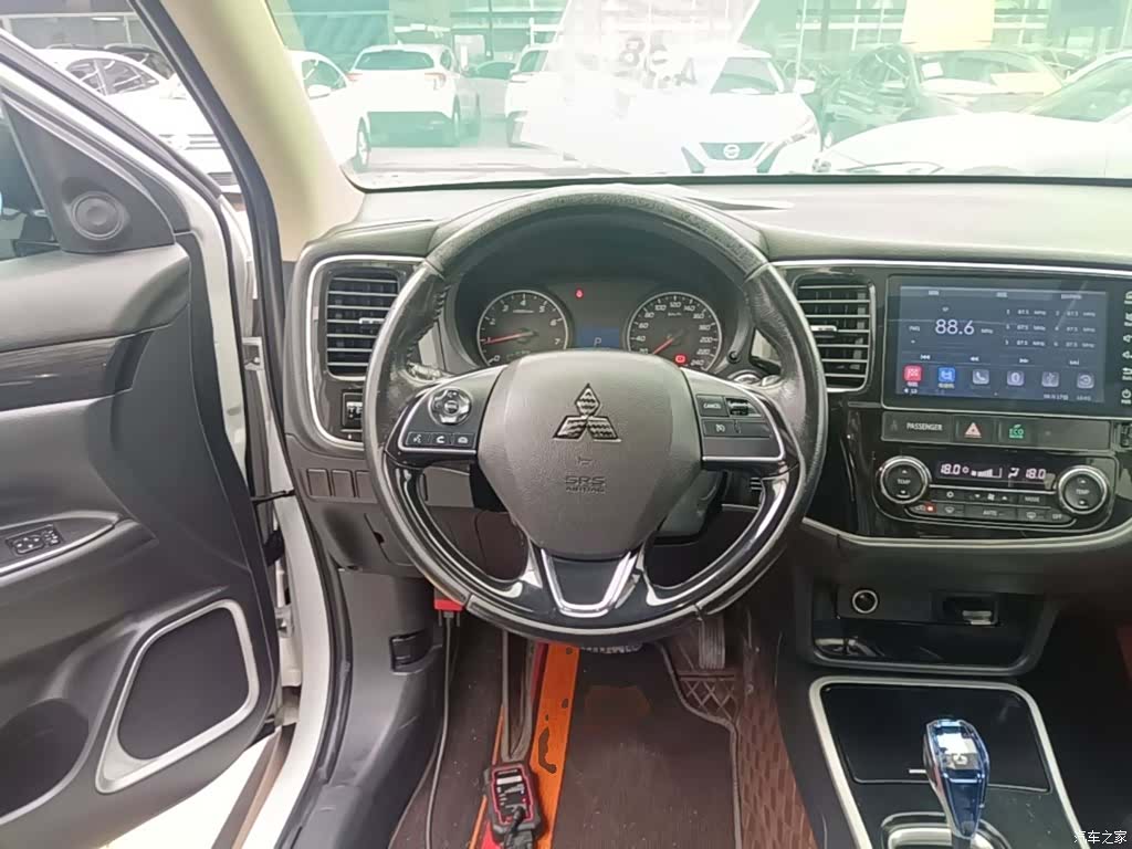 Mitsubishi Outlander, 2018 11