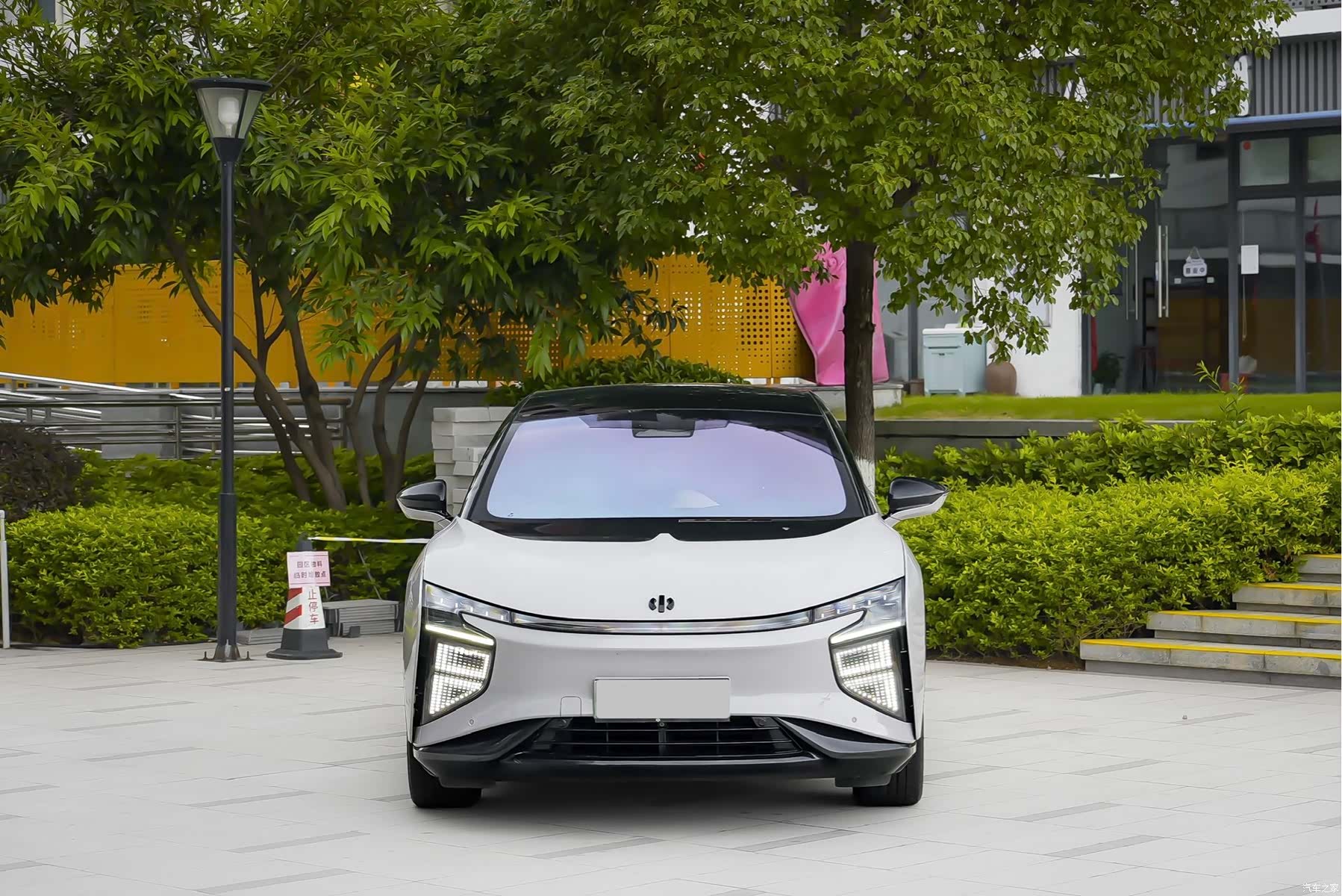 HiPhi X, 2022 2