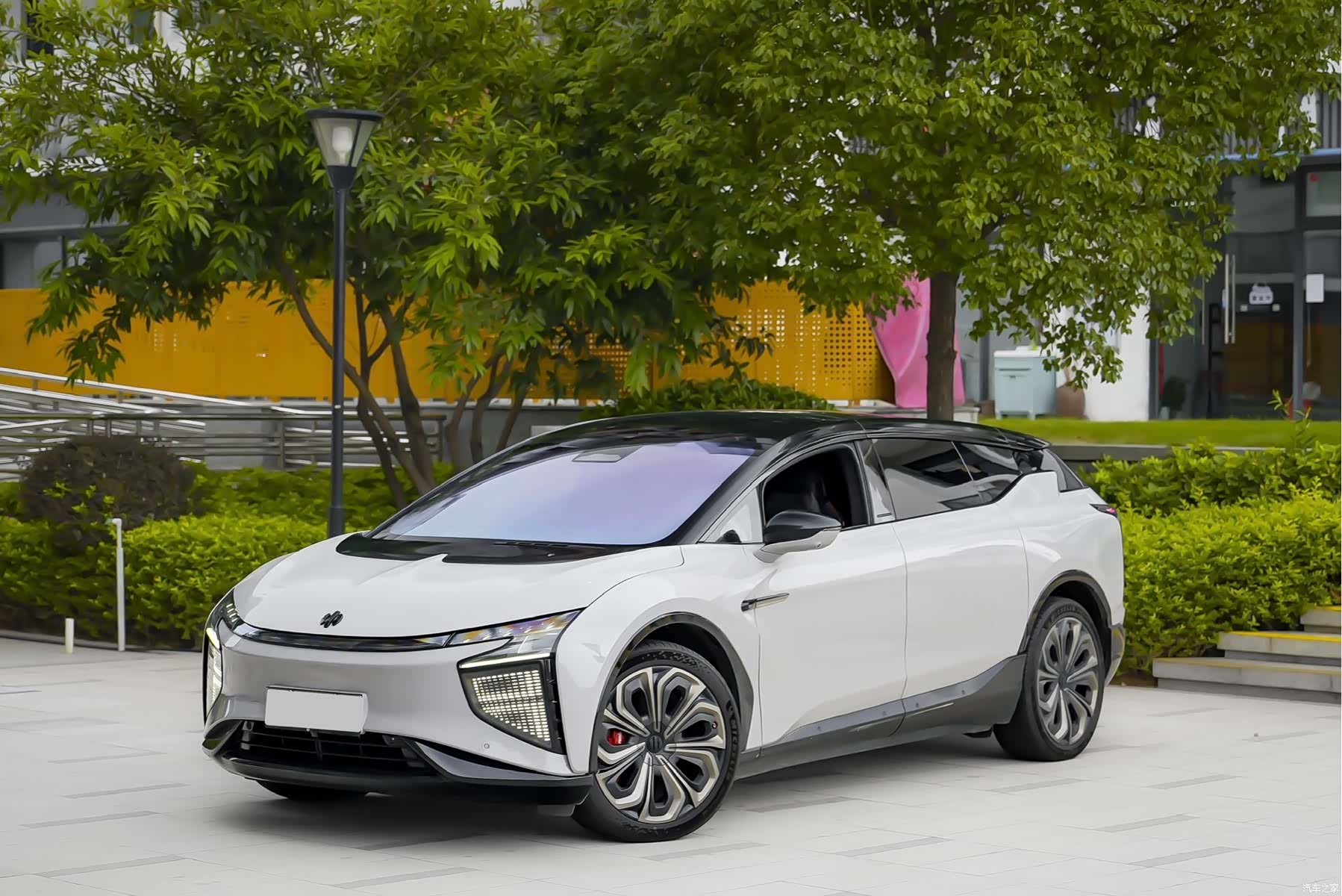 HiPhi X, 2022 3