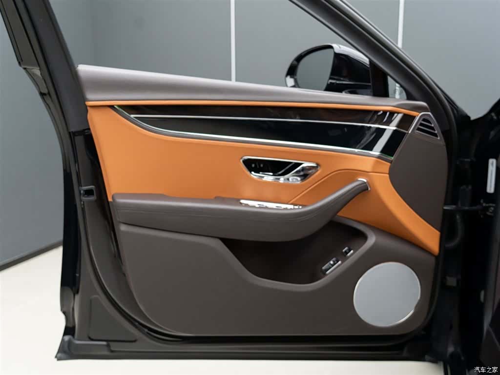 Bentley Flying Spur, 2022 9