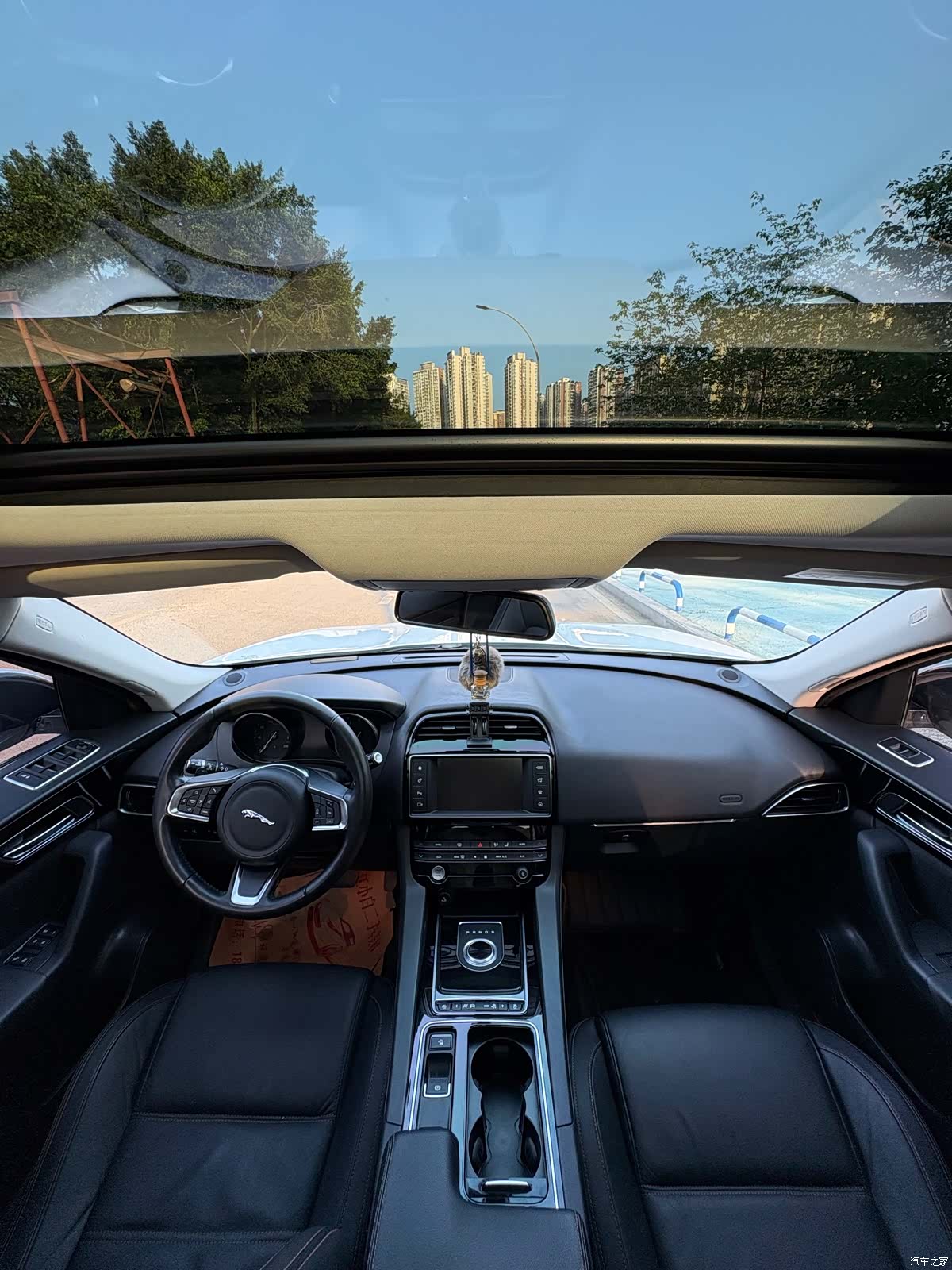Jaguar F-PACE, 2018 все фото